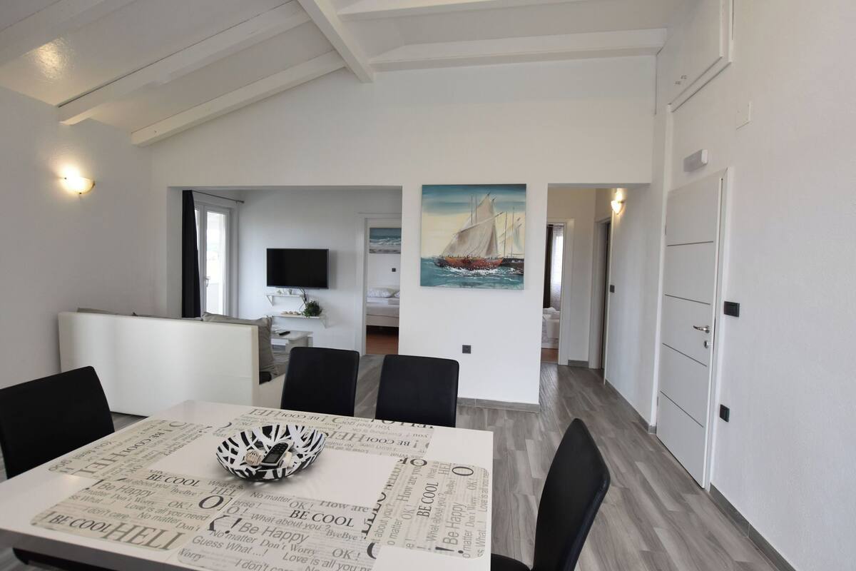 Apartment (A2) | Private kitchen | Fridge, oven, stovetop, espresso maker