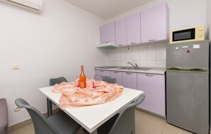 Apartment (A2) | Dapur peribadi | Peti sejuk, ketuhar gelombang mikro, dapur, pembancuh kopi espreso 