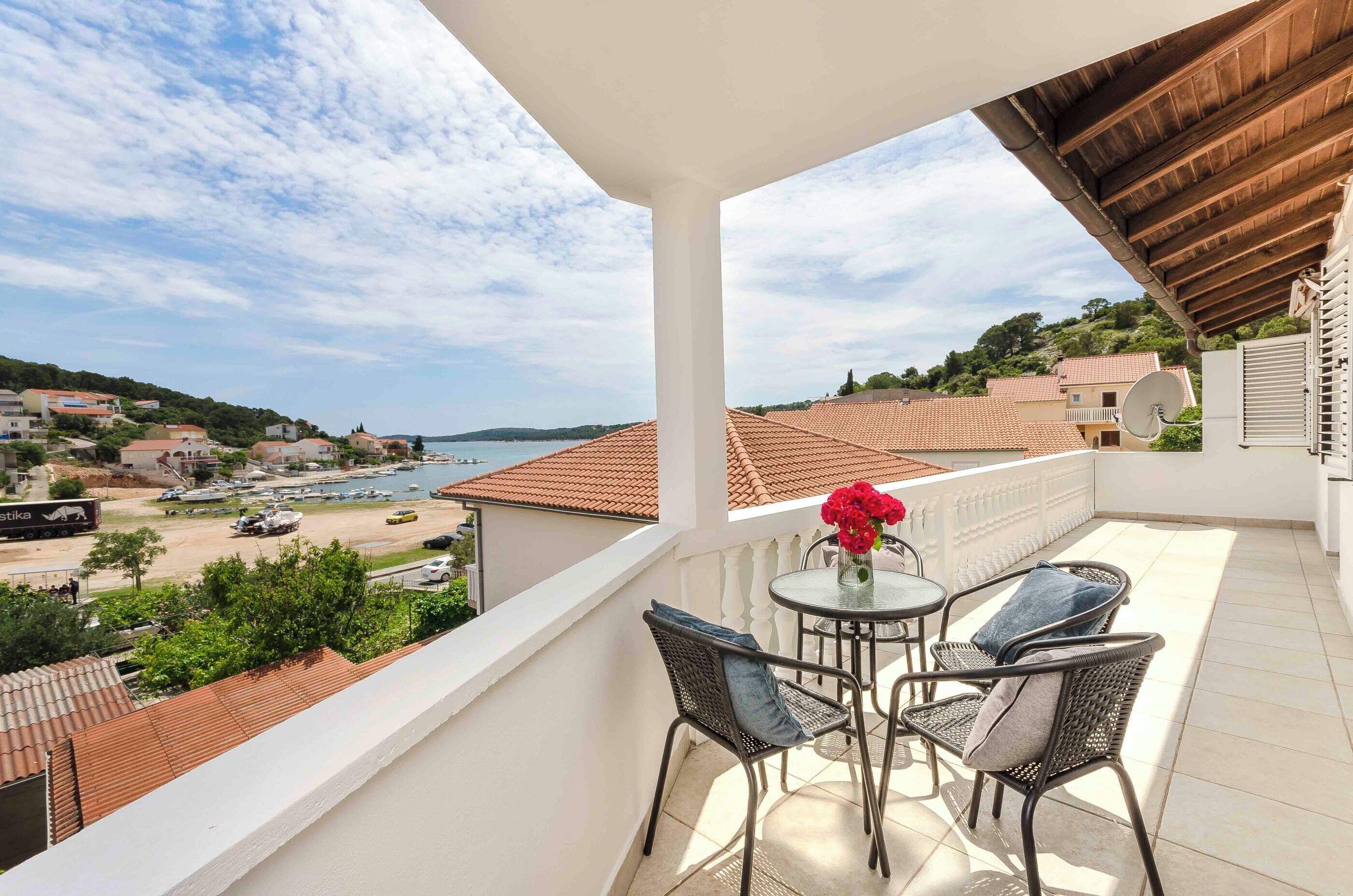 Apartment (A2) | Balkon