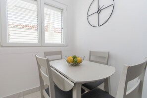 Fridge, microwave, stovetop, espresso maker - Apartments Emmeline (Tisno)