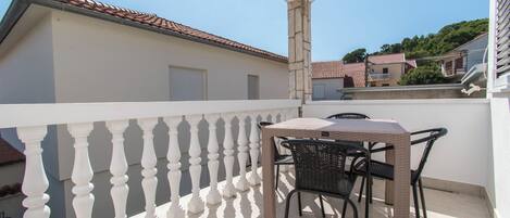 Apartment (A1) | Balkon