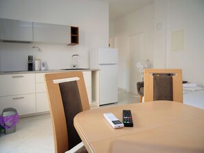 Apartment (A1) | Private kitchen - Apartments Verdina (Primosten)