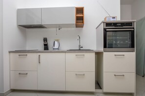 Apartment (A2) | Private kitchen | Fridge, oven, stovetop, electric kettle - Apartments Verdina (Primosten)