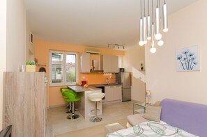 Apartment (A1) | Dining - Apartment City Light (Split)