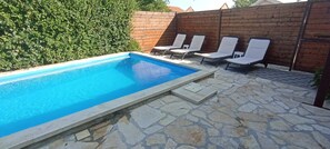 Kolam renang terbuka 