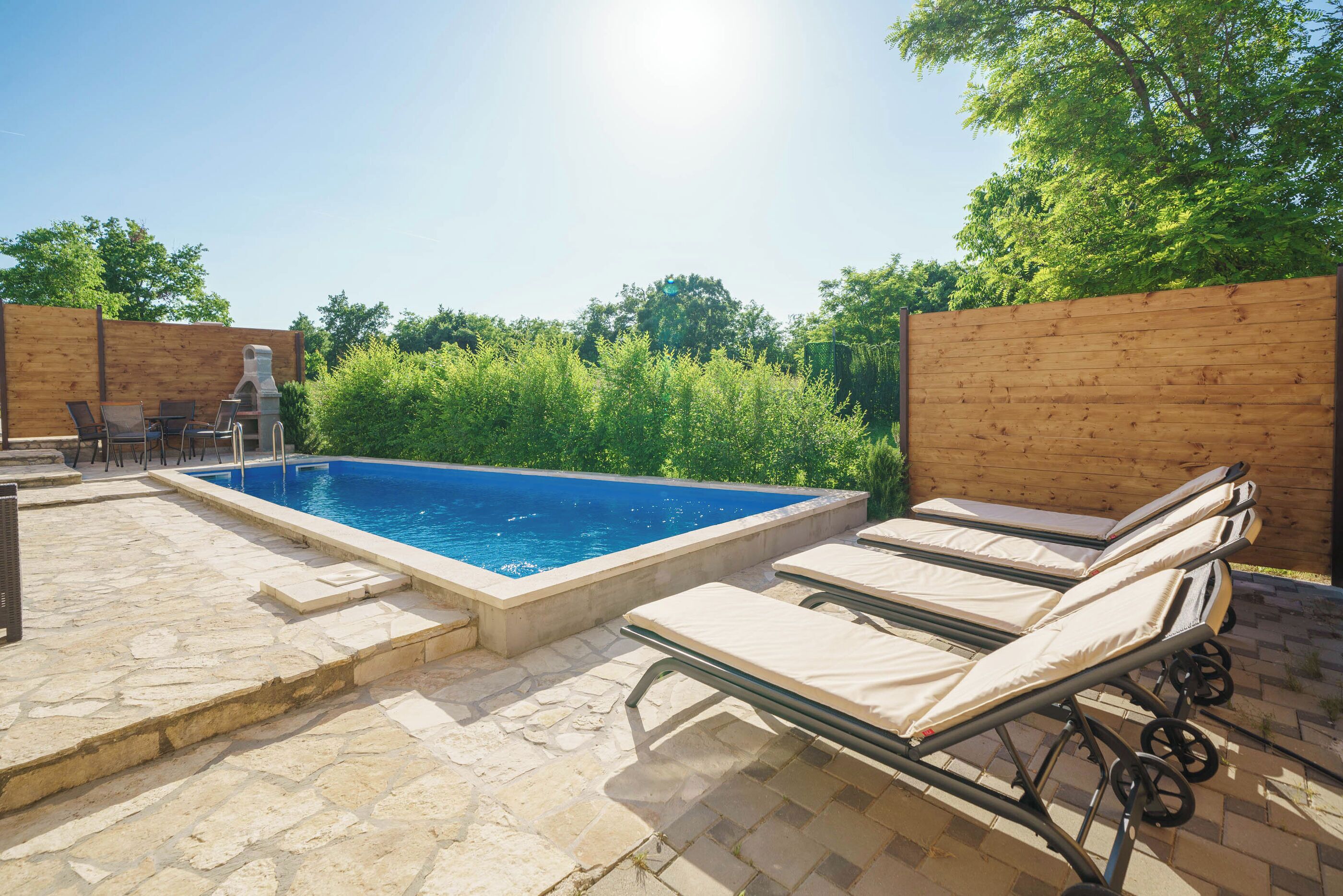 حمّام سباحة خارجي