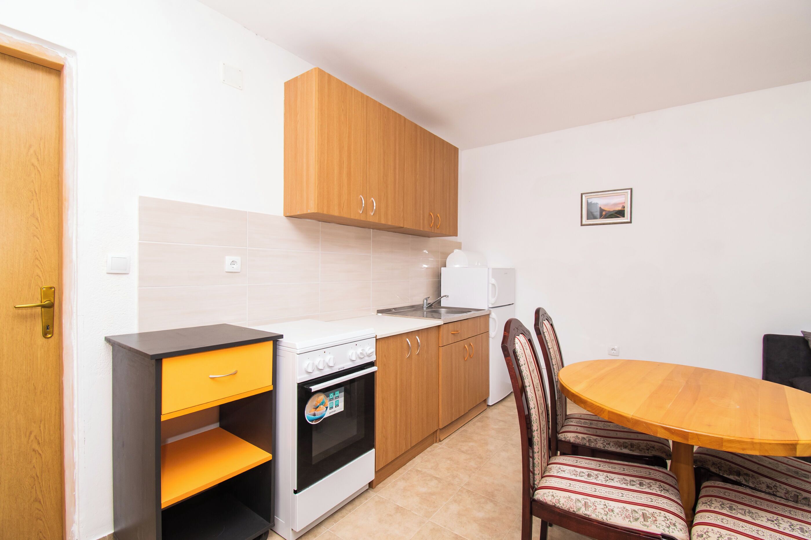 Maison | Cuisine privée | Réfrigérateur, un four, surface de cuisson, lave-vaisselle