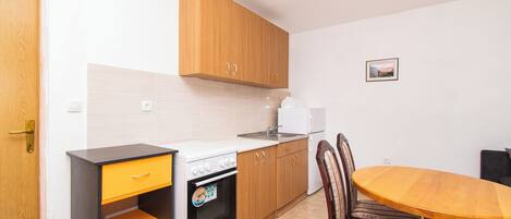 Maison | Cuisine privée | Réfrigérateur, un four, surface de cuisson, lave-vaisselle