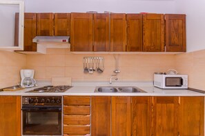 Apartment (A1) | Eigene Küche | Kühlschrank, Ofen, Herdplatte, Espressomaschine