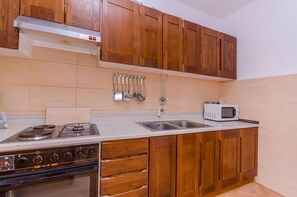 Apartment (A1) | Private kitchen | Fridge, oven, stovetop, espresso maker - Apartment Marin (Marina)
