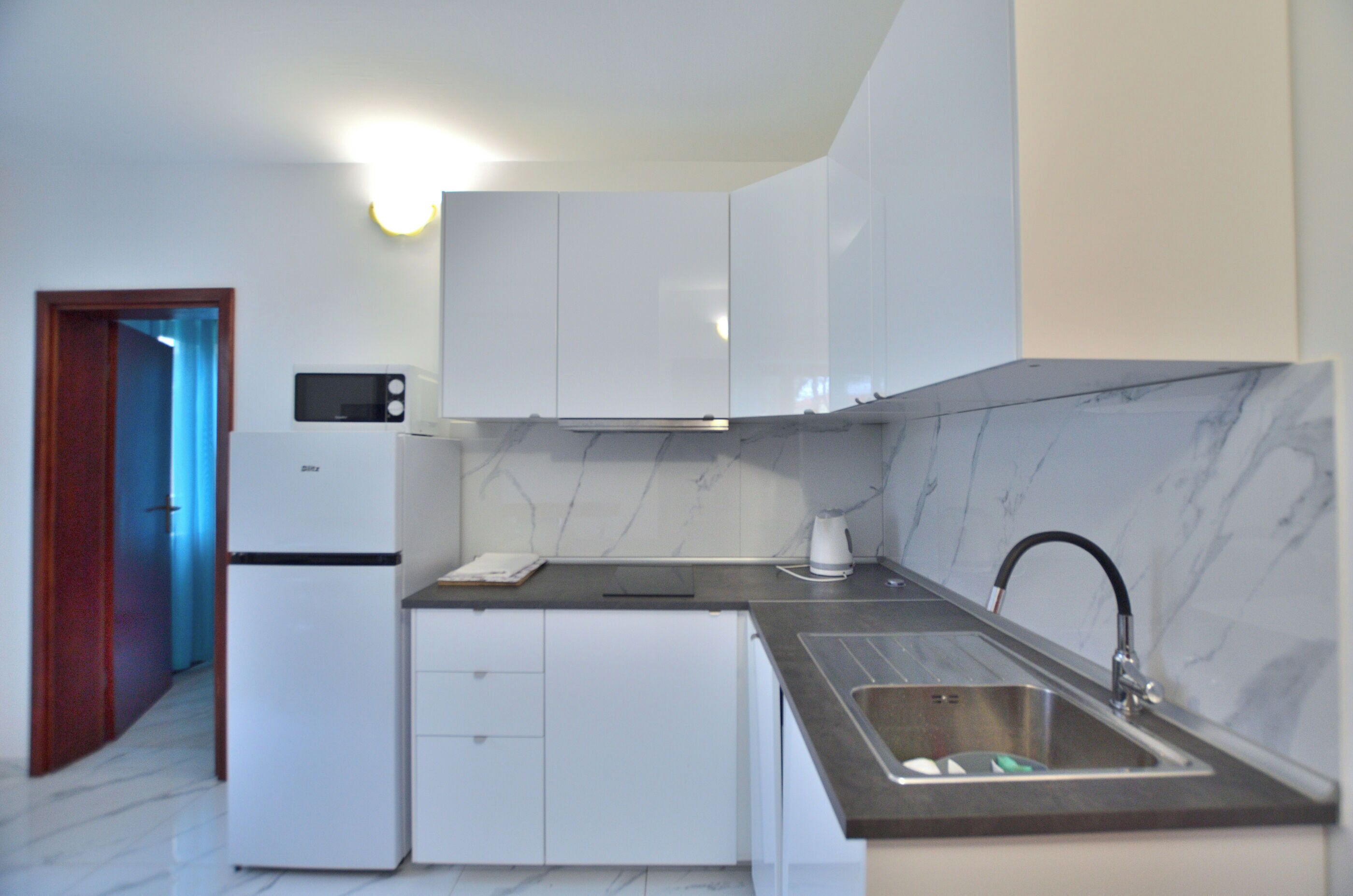 Appartement (A1) | Cuisine privée | Réfrigérateur, four à micro-ondes, surface de cuisson
