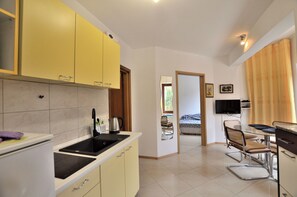 Apartment (A2) | Private kitchen - Apartments Caterina (Pula)