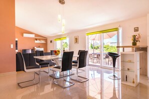 Apartment (A1) | Speisen