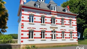 Exterior - Renovated family home 14 sleeps 10 min from beaches, parking and wifi (Quéven)