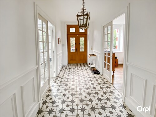 Renoviertes Familienhaus 14 Betten, 10 Min von Stränden, Parkplatz und WLAN