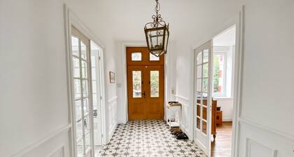 Renoviertes Familienhaus 14 Betten, 10 Min von Stränden, Parkplatz und WLAN