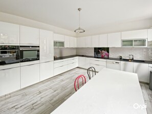 Refrigerador, horno, parrilla de estufa y lavavajillas 