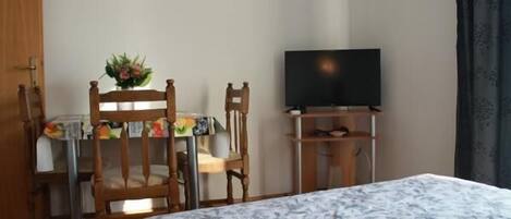 Studio (A2) | Eget kjøkken | Kjøleskap, kokeplater, vannkoker og kjøkkenutstyr