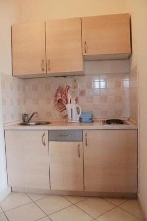 Studio (A2) | Private kitchen | Fridge, stovetop, electric kettle, cookware/dishes/utensils - Apartments Radmila (Sibenik)