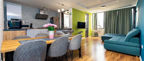 Apartment (A1) | Dining