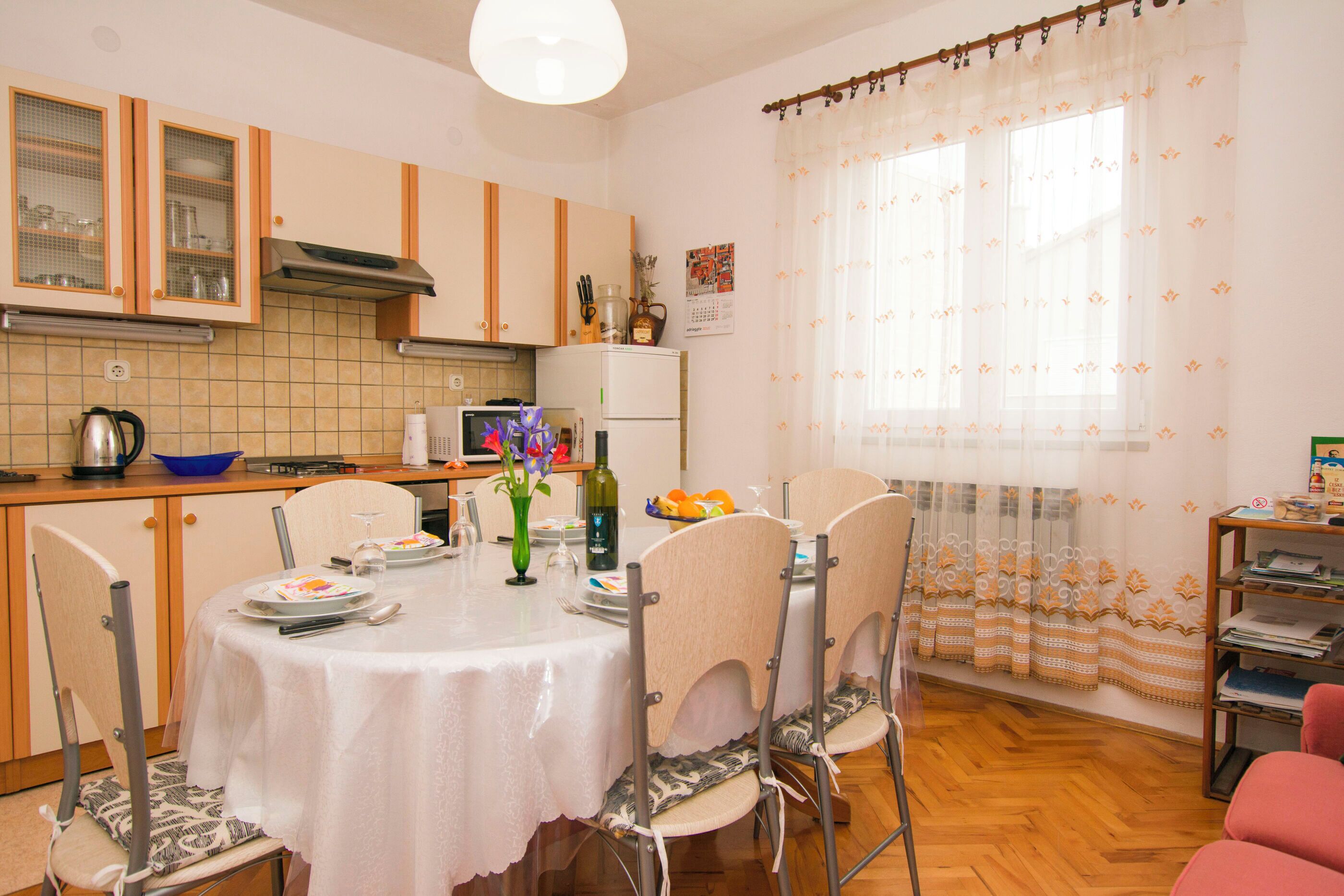 Apartment (A1) | Private kitchen | Fridge, microwave, oven, stovetop