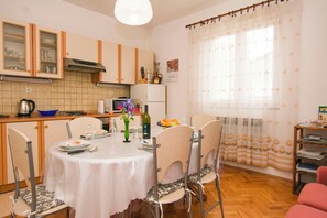 Appartamento (A1) | Cucina privata | Frigorifero, microonde, forno, piano cottura