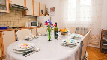 Apartment (A1) | Dining