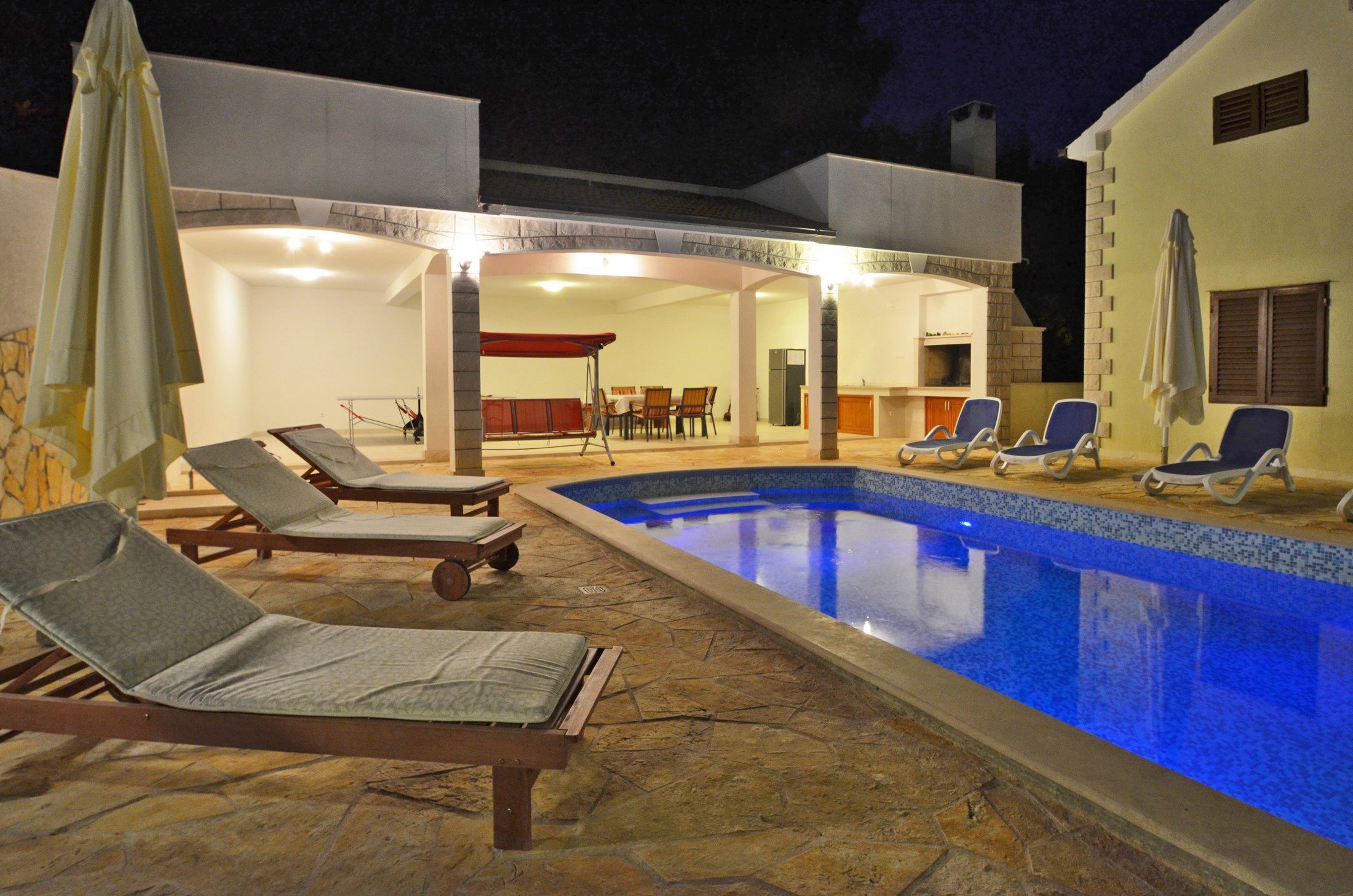 حمّام سباحة خارجي