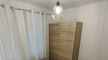 Apartment (A1) | In-room safe, iron/ironing board, free WiFi