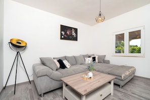 House | Living room - House Runaway Cottage (Unesic)