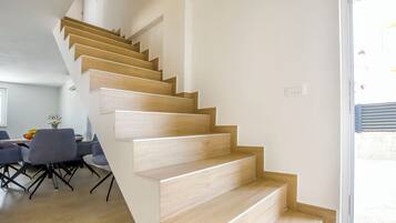 House | Interior entrance