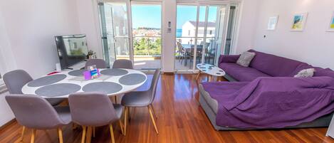 Apartment (A1) | Dining