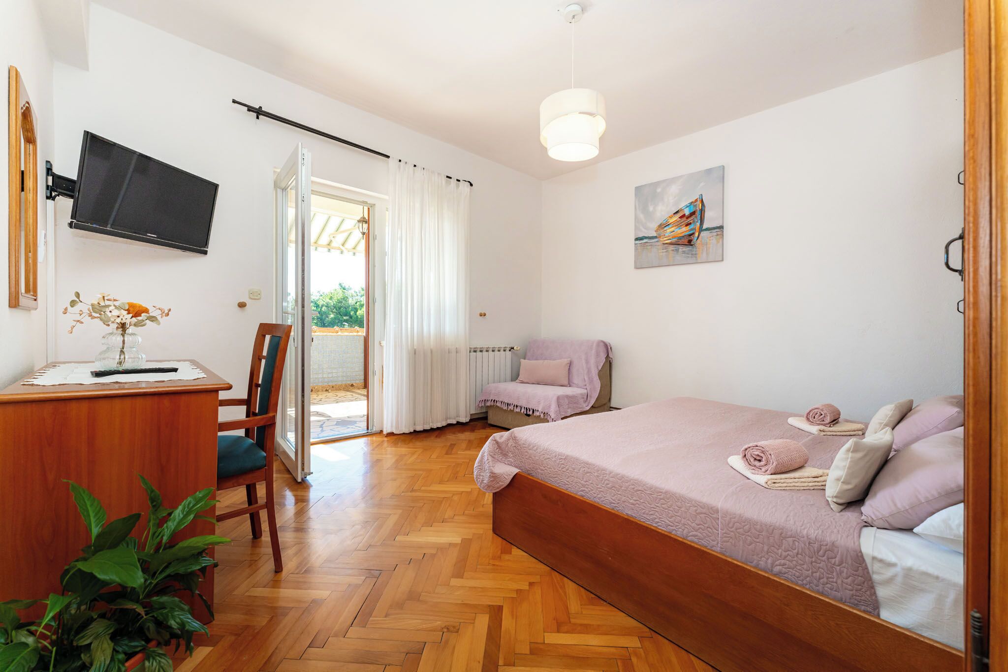 Room (S2) | Interior