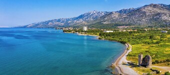 อพาร์ตเมนต์ และ ห้อง อาเดรียนา  