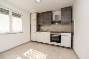 Villa | Private kitchen | Fridge, microwave, oven, stovetop - Villa Ivanovi Dvori (Benkovac)
