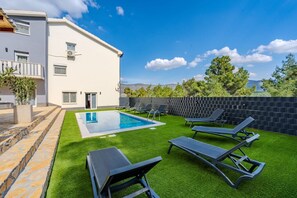 Outdoor pool - Villa Ivanovi Dvori (Benkovac)