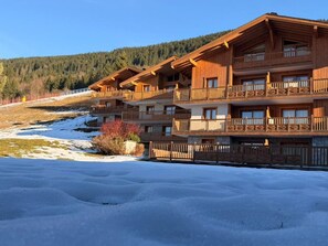 Exterior - Cozy 3-room apartment near slopes with parking (Les Carroz d'Arâches)