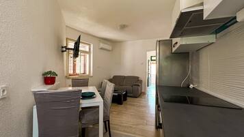 Apartment (A1) | Dining