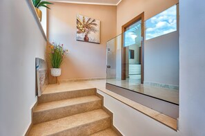Villa | Hallway - Villa Astrid (Rasa)