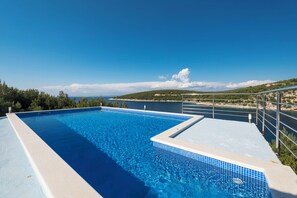 Outdoor pool, a heated pool - House Villa Beleca (Hvar)