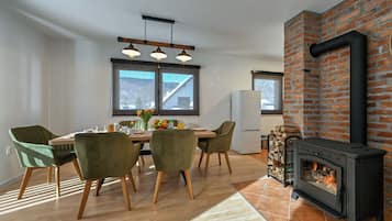 Apartment (A2) | Dining