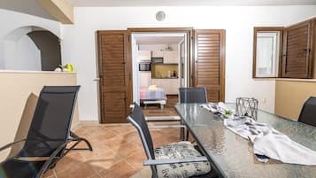 Apartemen (A5) | Tempat makan