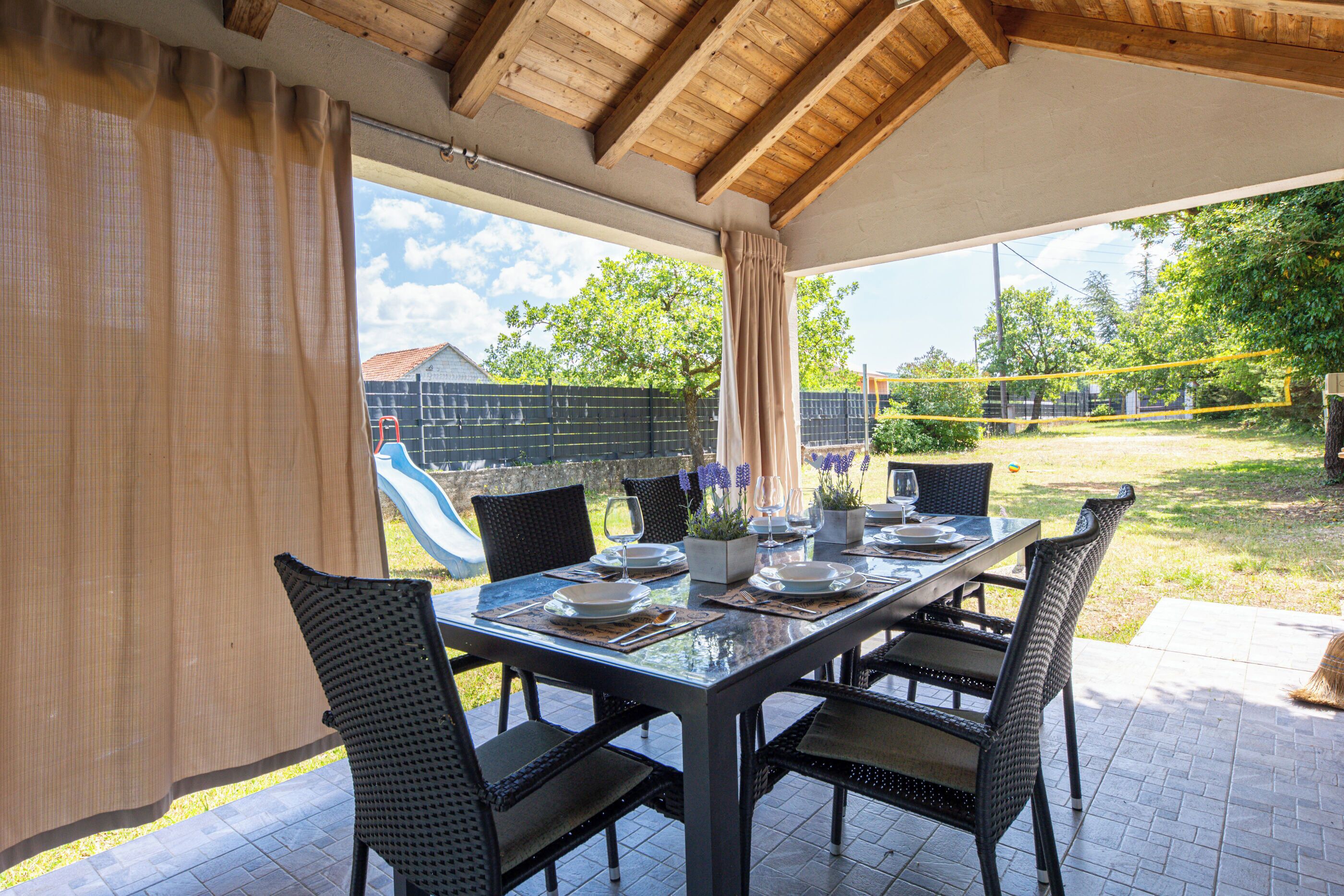 House | Outdoor dining