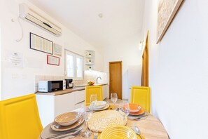 House | Dining - House Edvard (Prgomet)
