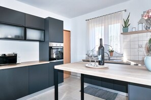 Villa | Private kitchen | Fridge, microwave, oven, stovetop - Villa Zelena Oaza (Labin)