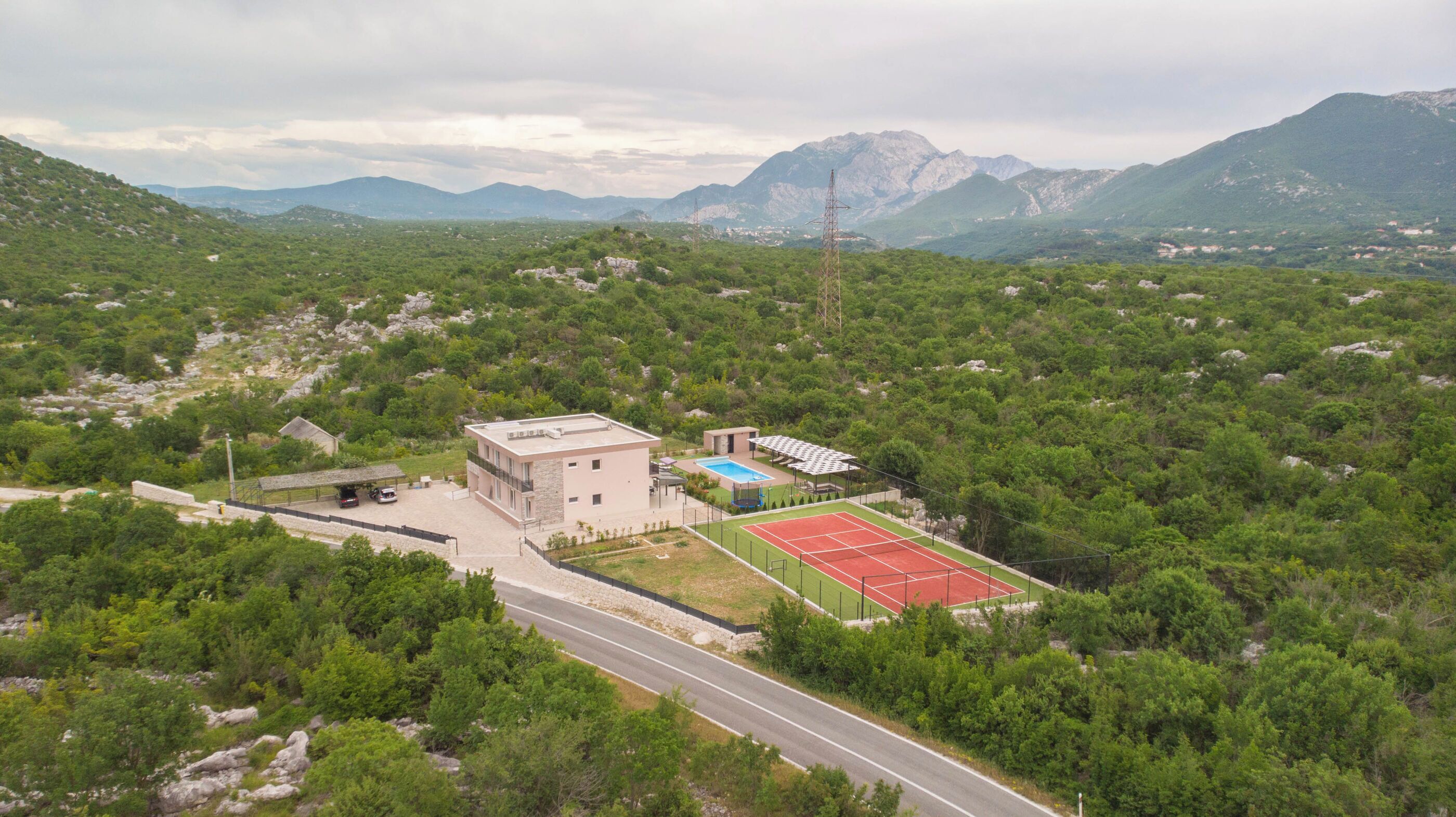 المنشأة من الخارج