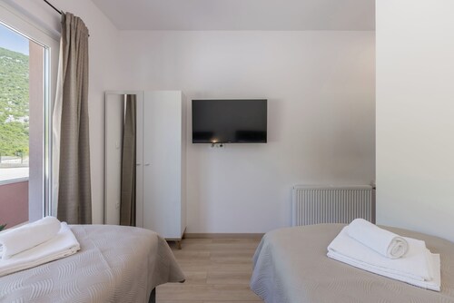 Villa Nebo - Heated Pool & Tennis Court