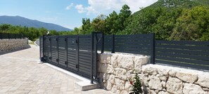 Property grounds - Villa Nebo - Heated Pool & Tennis Court (Omis)