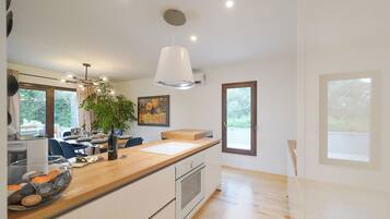 Villa | Eigene Küche | Kühlschrank, Mikrowelle, Ofen, Herdplatte