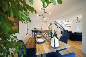 Villa | Dining
